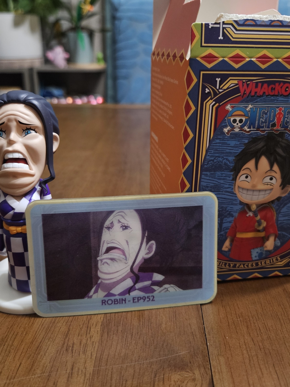 One Piece Whackoos! Series Robin Figure & Card